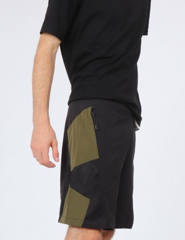 Pantaloni scurti Bolongaro Trevor, negru/verde