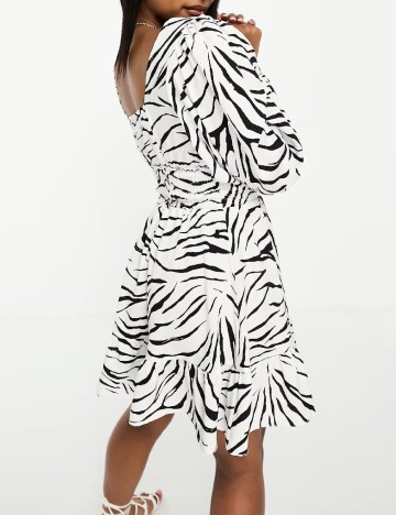 Rochie scurta I SAW IT FIRST, alb