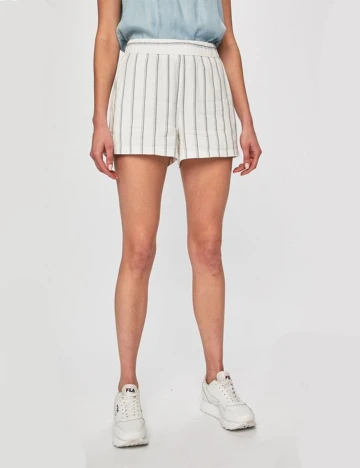 Pantaloni scurti Vero Moda, alb