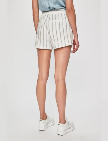 Pantaloni scurti Vero Moda, alb