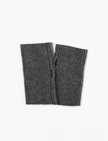 Manusi Reserved, gri