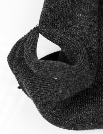 Caciula Reserved, gri inchis