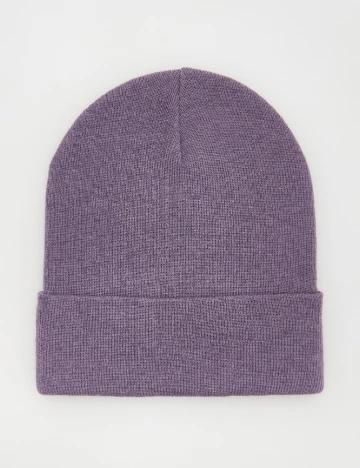 Caciula Reserved, mov