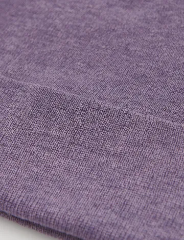 Caciula Reserved, mov