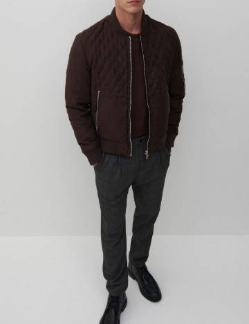 Jacheta Reserved, maro