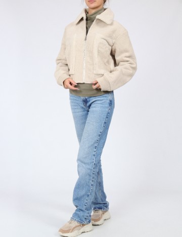 Jacheta PrettyLittleThing, crem
