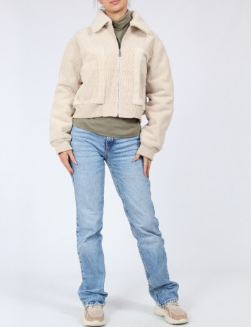 Jacheta PrettyLittleThing, crem