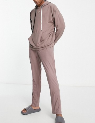 Compleu Il Sarto, mov