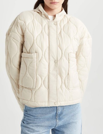 Jacheta DeFacto, bej