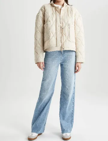 Jacheta DeFacto, bej