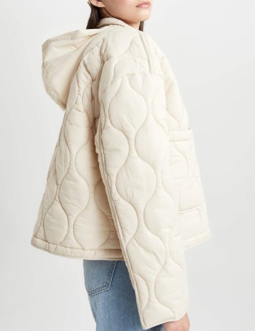 Jacheta DeFacto, bej