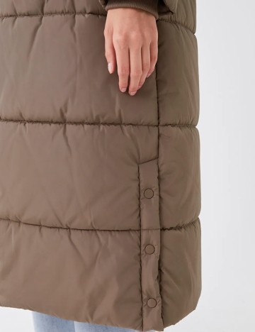 Geaca LC Waikiki, maro