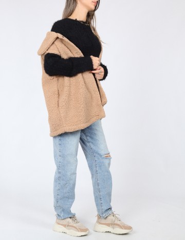 Vesta Noisy May, maro