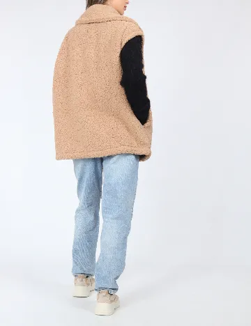 Vesta Noisy May, maro Maro