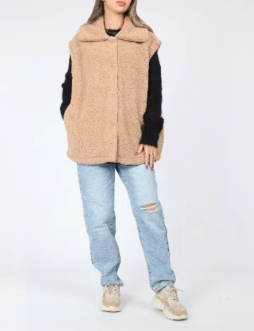 Vesta Noisy May, maro Maro