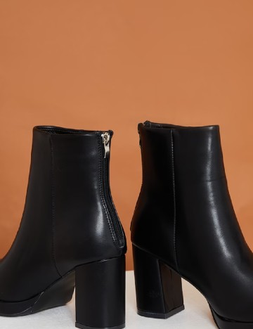 Botine PrettyLittleThing, negru