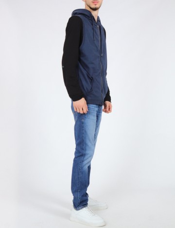 Vesta Bershka, albastru