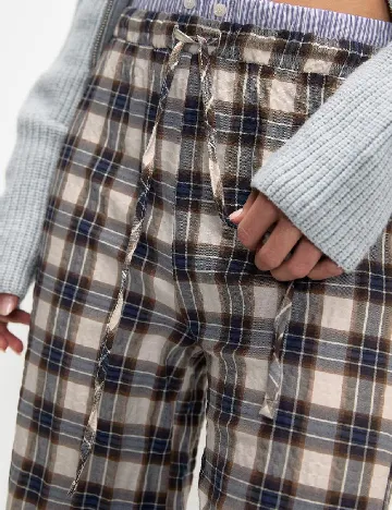 Pantaloni Pull&Bear, mix culori