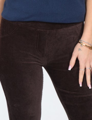 Pantaloni Bershka, maro inchis