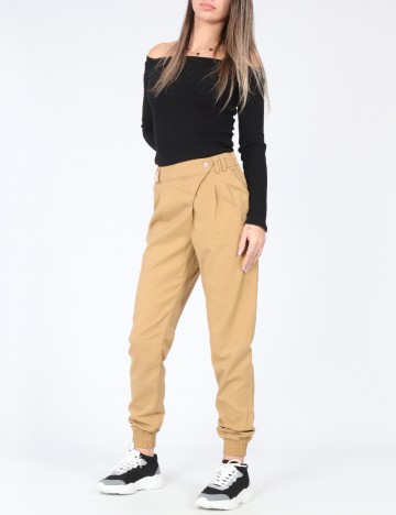 Pantaloni Bershka, maro