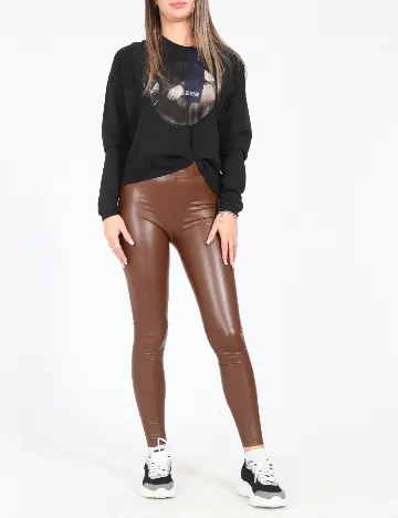 Pantaloni Bershka, maro