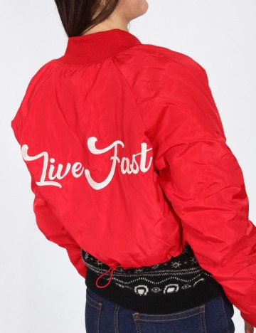 Jacheta Bershka, rosu