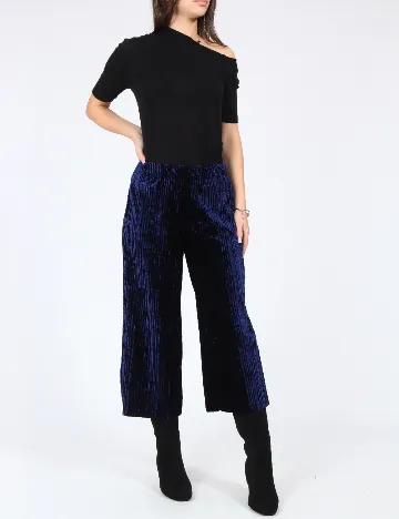 Pantaloni trei sferturi Bershka, bleumarin Albastru