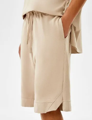 Pantaloni scurti Bershka, crem