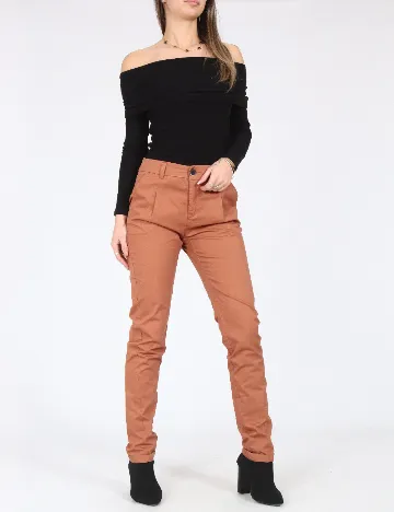 Pantaloni Bershka, maro