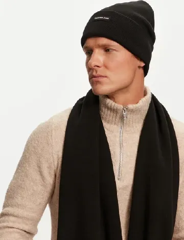 Set caciula si fular Calvin Klein Jeans, negru