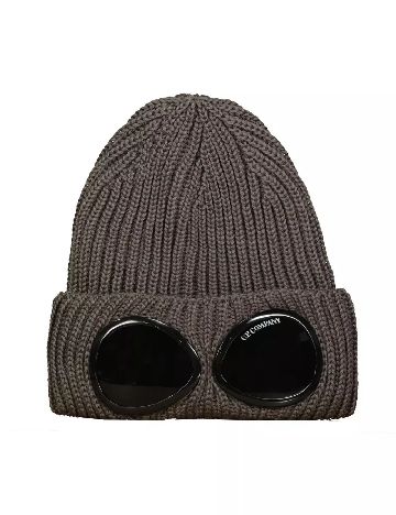 Caciula C.P. Company, maro