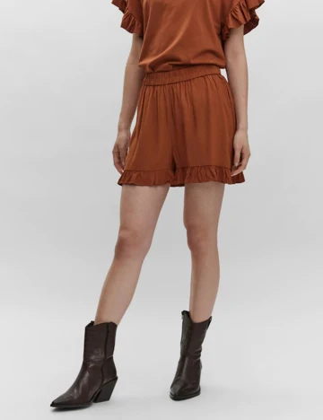 Pantaloni scurti Vero Moda, maro