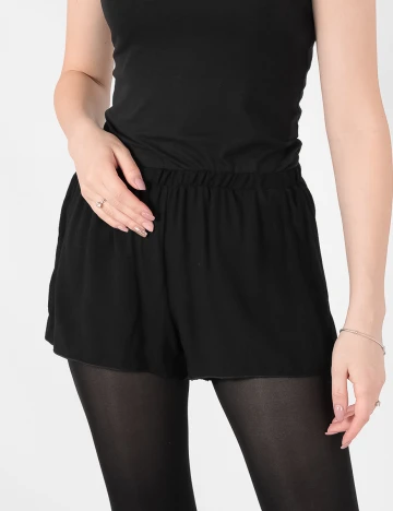 Pantaloni scurti Vila, negru