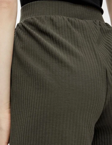 Pantaloni scurti Pieces, kaki