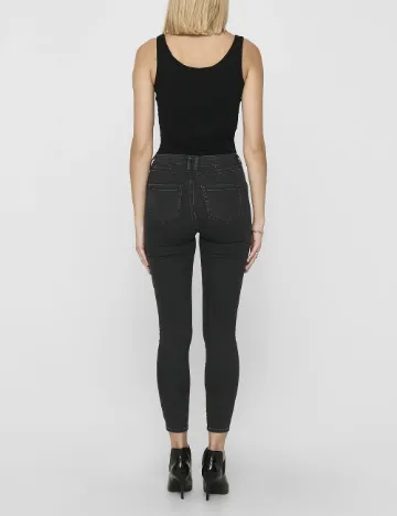 Maiou Only, negru