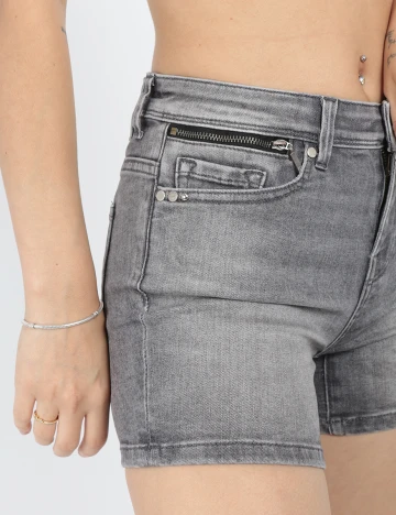 Pantaloni scurti Only, gri